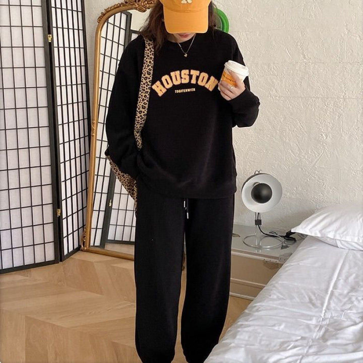Women's Comfortable Oversized Sweatshirt-Pant Combination Chic & Stil