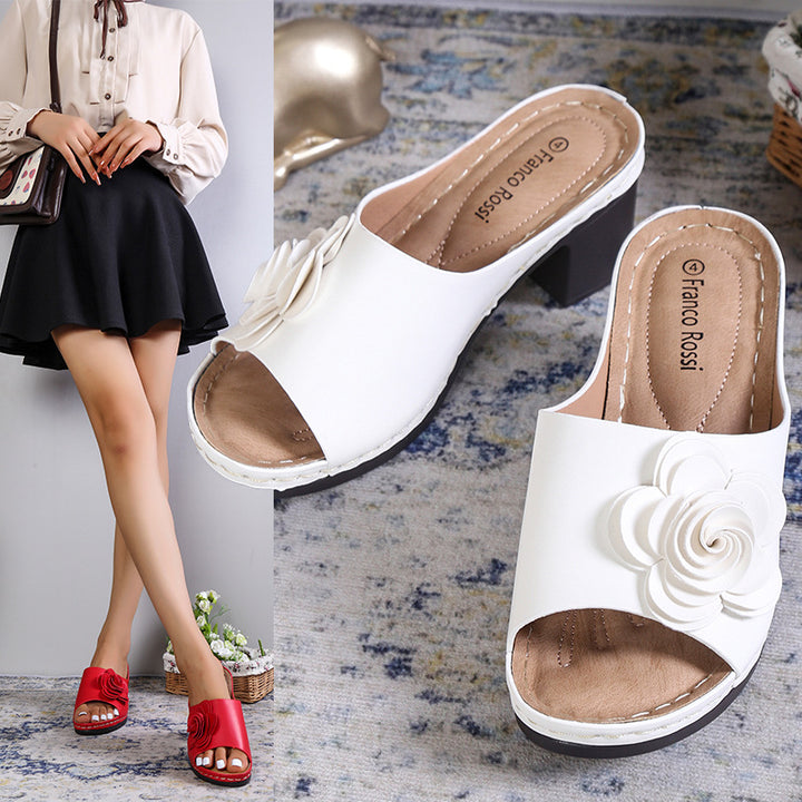 Comfortable sandals for women with chic flower design