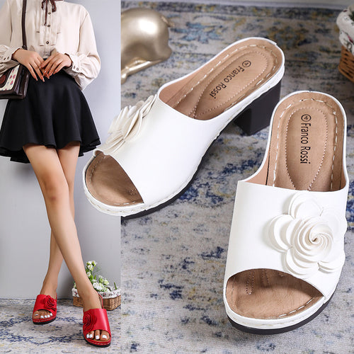 Comfortable sandals for women with chic flower design