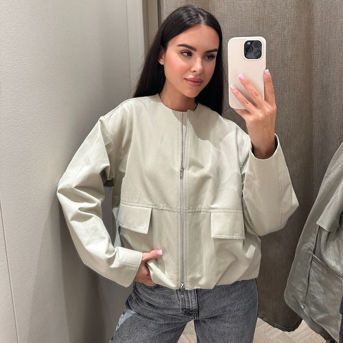 Fashion transition jacket for women with large pockets and elastic waist Amarae