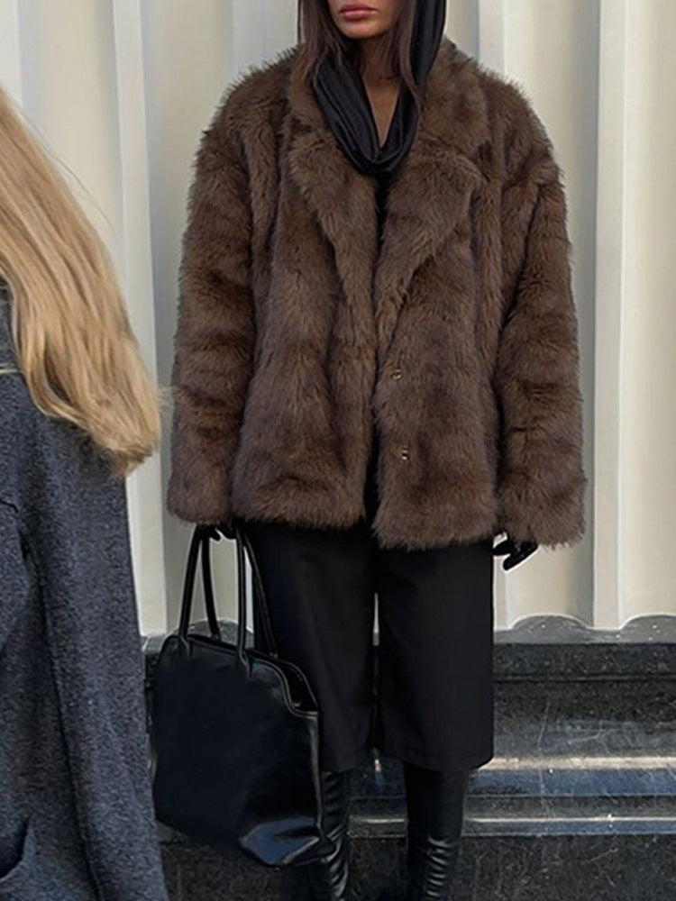 Oversized women's faux fur jacket with a relaxed fit Lune London