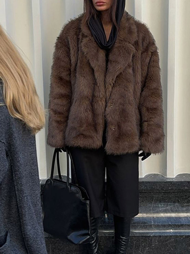 Oversized women's faux fur jacket with a relaxed fit Lune London
