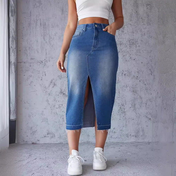 Maxi denim skirt for women with side slit and modern fringes Chic & Stil