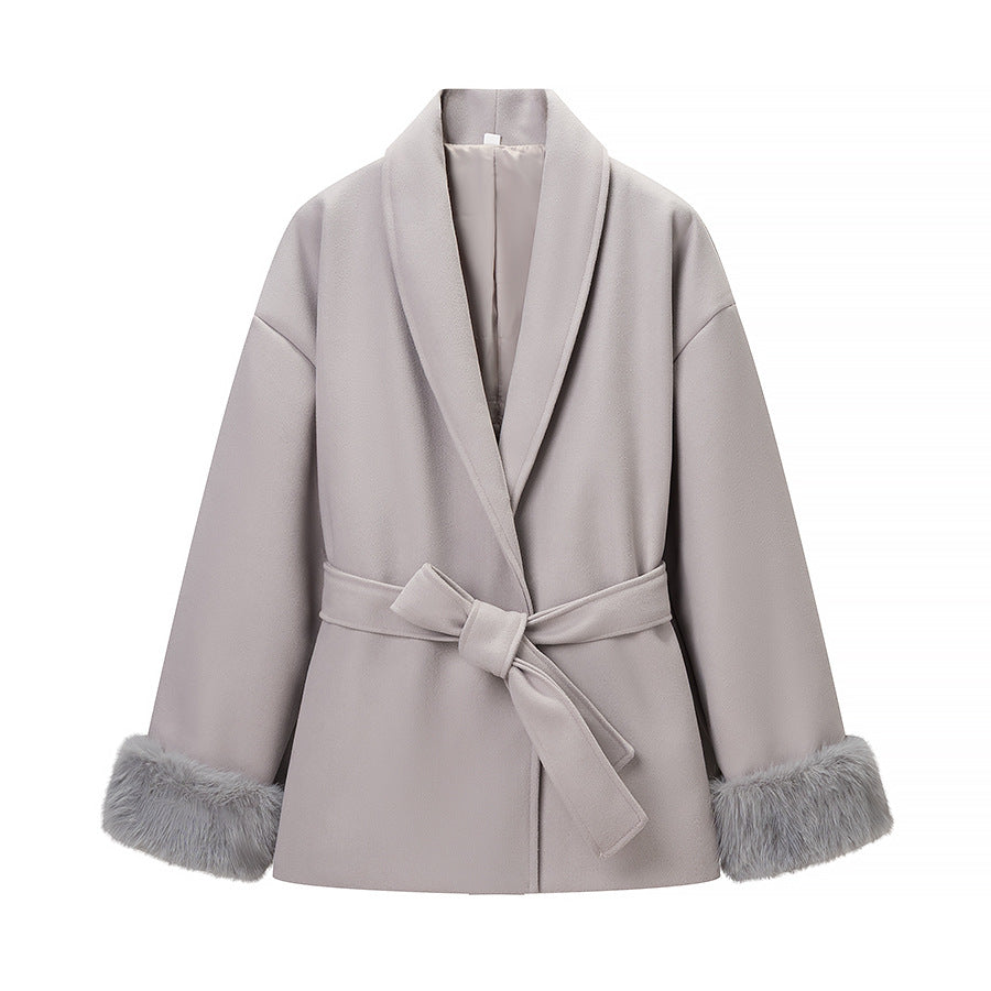 Veste féminine à la mode avec col doux doublé et ceinture à nouer Chic & Stil