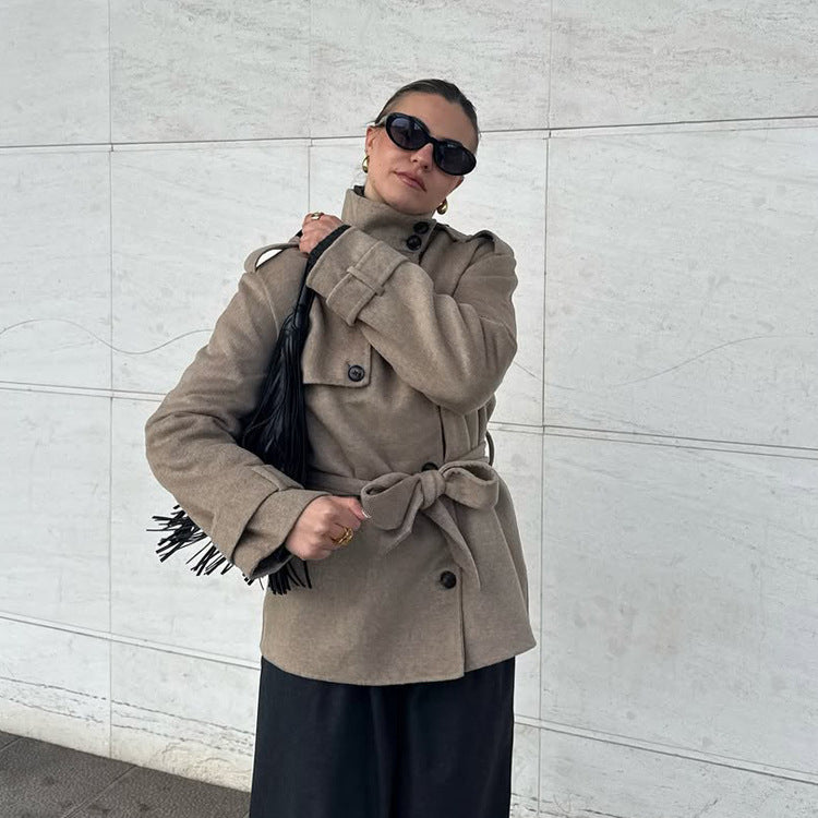Women's short trench coat with belt and stand-up collar Amarae