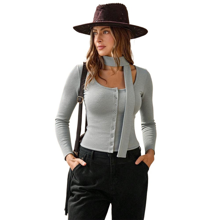 Chemise à manches longues pour femmes avec décolleté en V à boutons et détail de boucle à la mode Chic & Stil