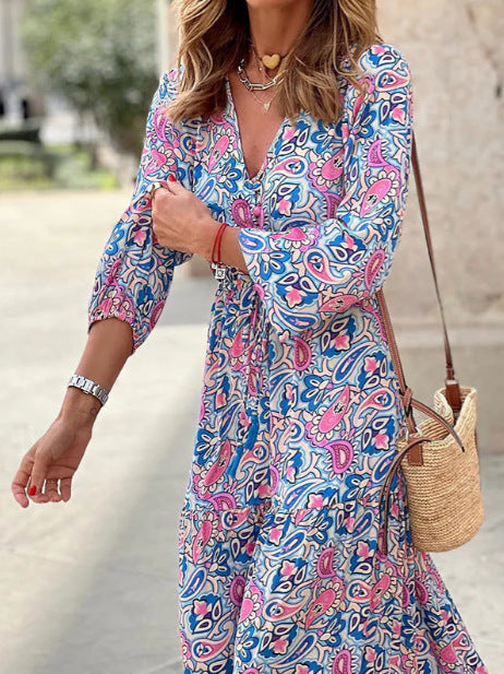 Robe Maxi Femme avec Motif Floral Traditionnel et Décolleté en V Chic & Stil