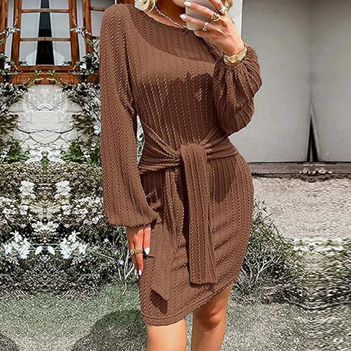 Robe portefeuille pour femmes avec tissu texturé et détails de volants élégants Chic & Stil