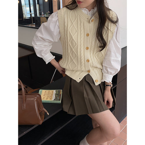 Women's knitted vest with decorative button details Chic & Stil