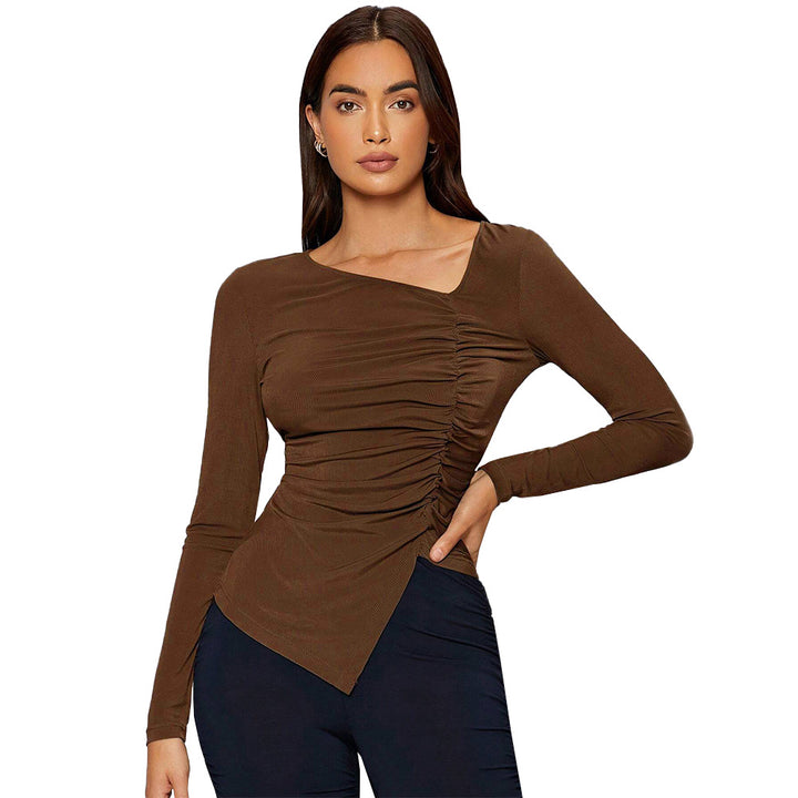Top ajusté à manches longues pour femmes avec un design drapé asymétrique Chic & Stil