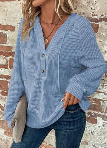 Casual hoodie for women with button details and structured fabric Lune London