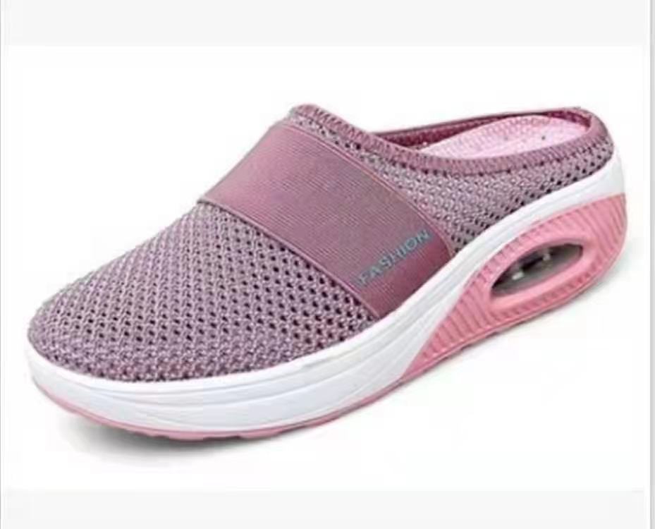 Comfortable wellness clogs for women with breathable upper material and cushioning sole Lune London