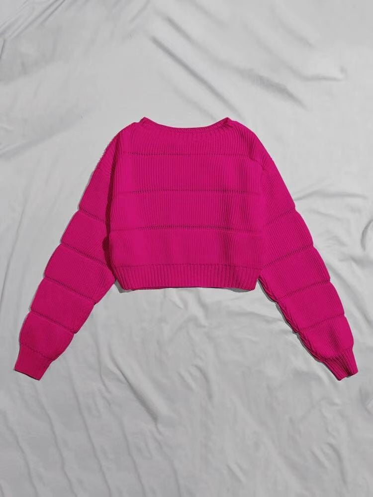 Ladies trendy knitted pullover with a ribbed texture and a short cut Lune London