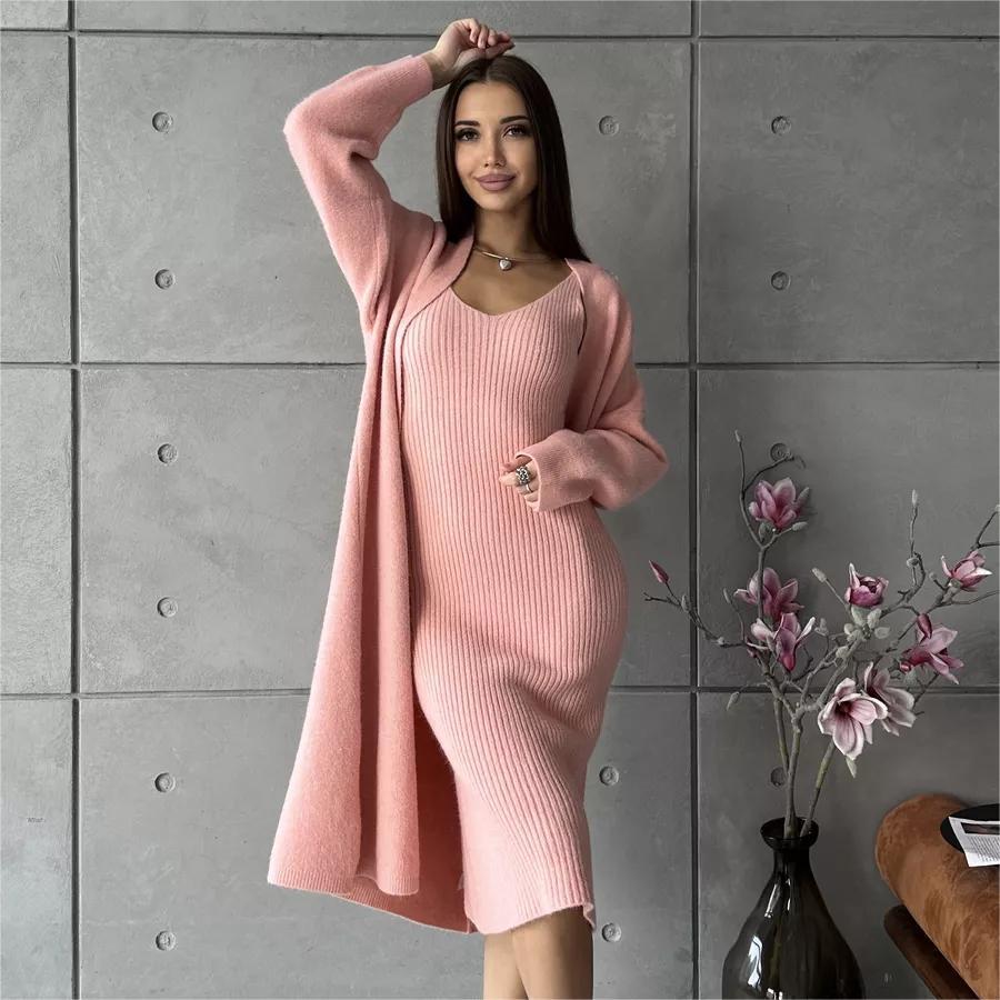 Robe tricotée pour femmes avec décolleté en V et coupe longue décontractée Chic & Stil