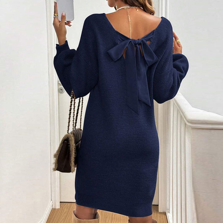 Robe tricotée pour femme avec une découpe sophistiquée au dos et un détail en nœud Chic & Stil