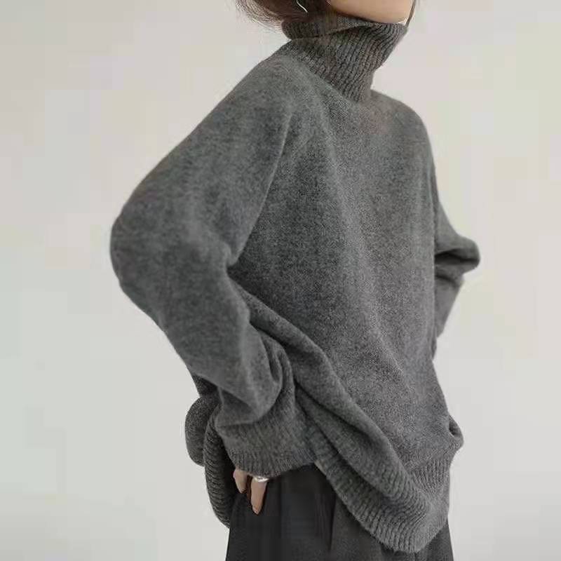 Women comfortable turtleneck sweater made of high-quality wool blend Lune London