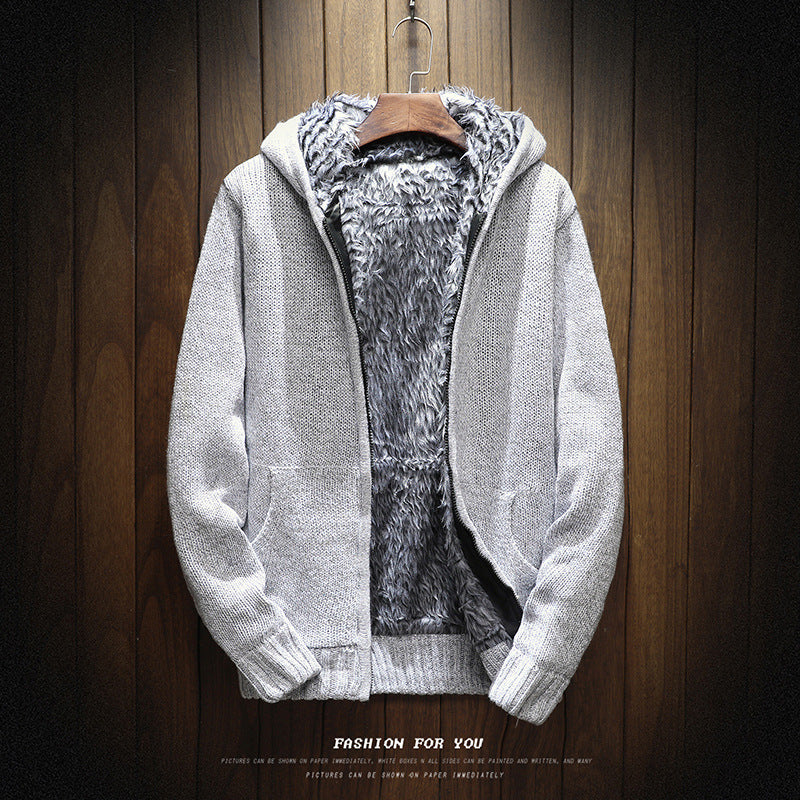 Comfortable hooded jacket for men with soft lining and side pockets