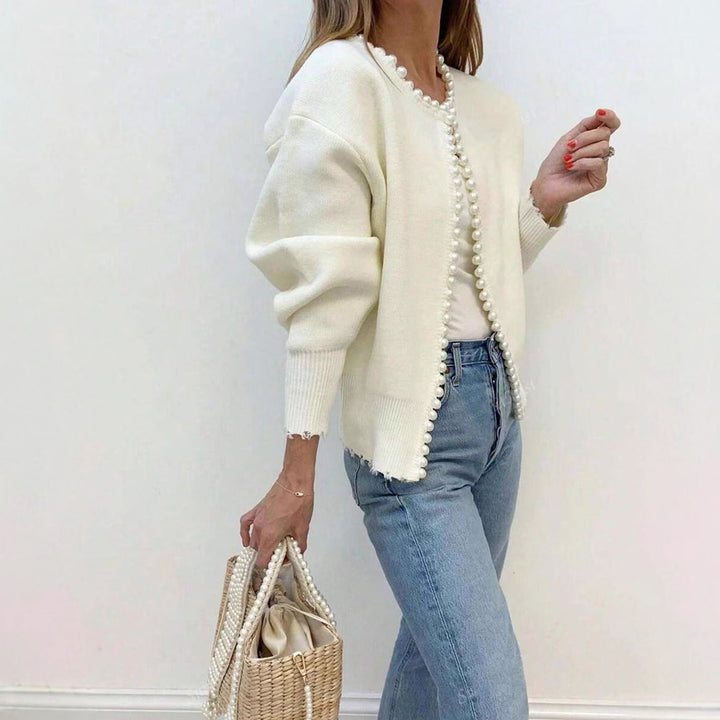 Cardigan élégant pour femmes avec des détails de boutons ornementés de perles et une coupe moderne Chic & Stil