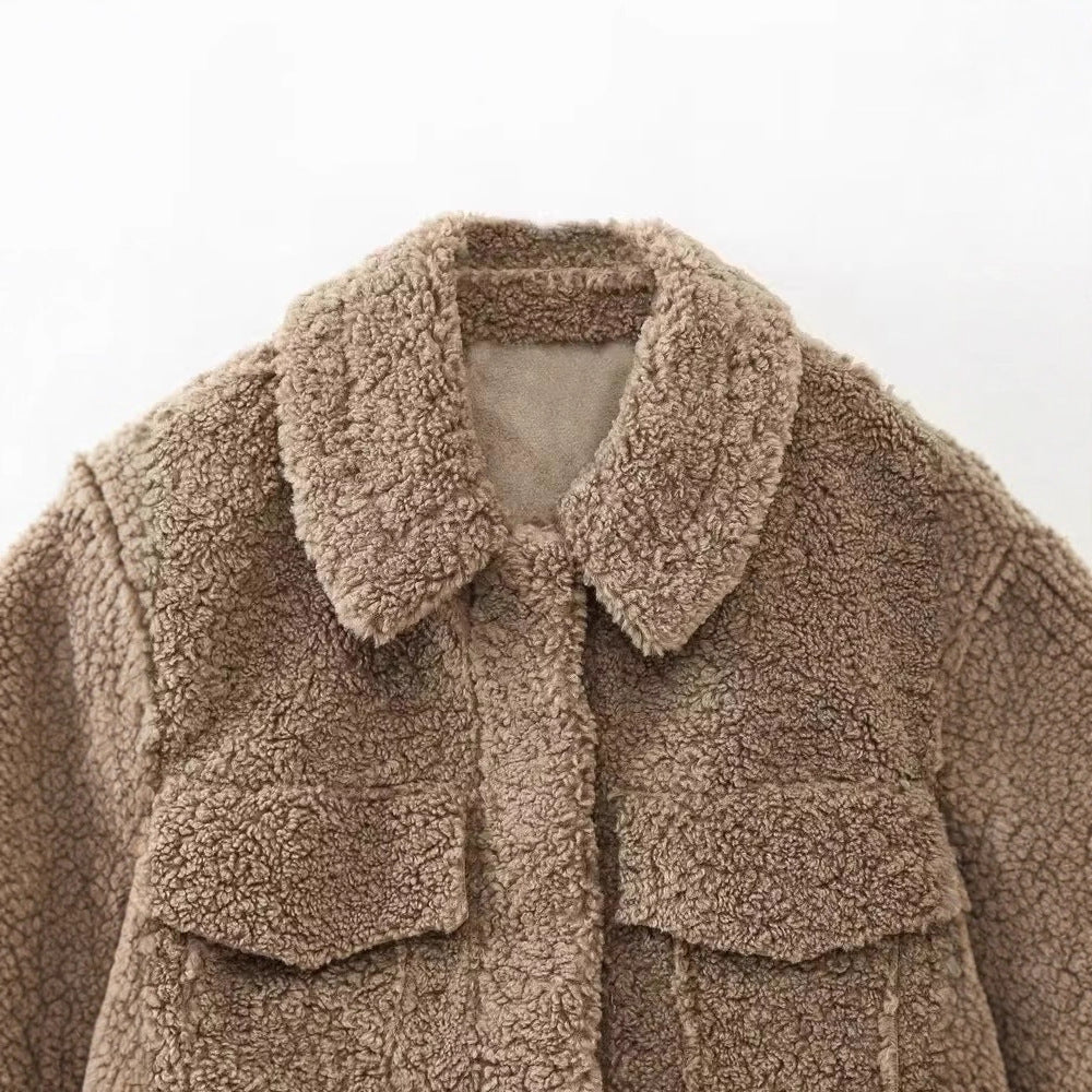 Women's Short Teddy Jacket in Sheepskin Look with Wide Collar and Patch Pockets Amarae
