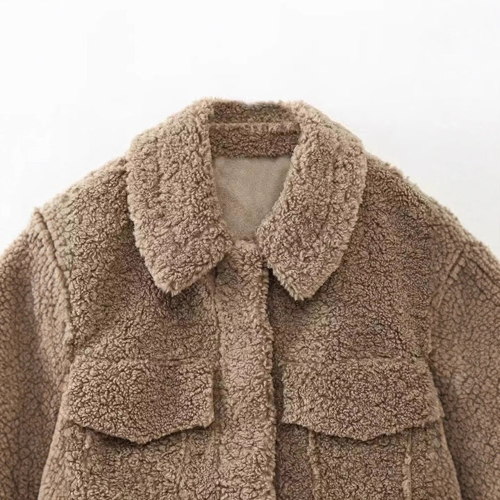 Women's Short Teddy Jacket in Sheepskin Look with Wide Collar and Patch Pockets Amarae