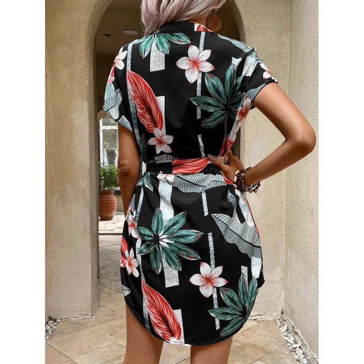 Robe portefeuille femme avec motif floral tendance et ceinture élégante à la taille Chic & Stil