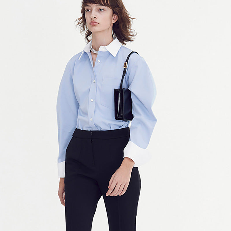 Chemisier élégant pour femmes avec une coupe moderne et des détails contrastants Chic & Stil