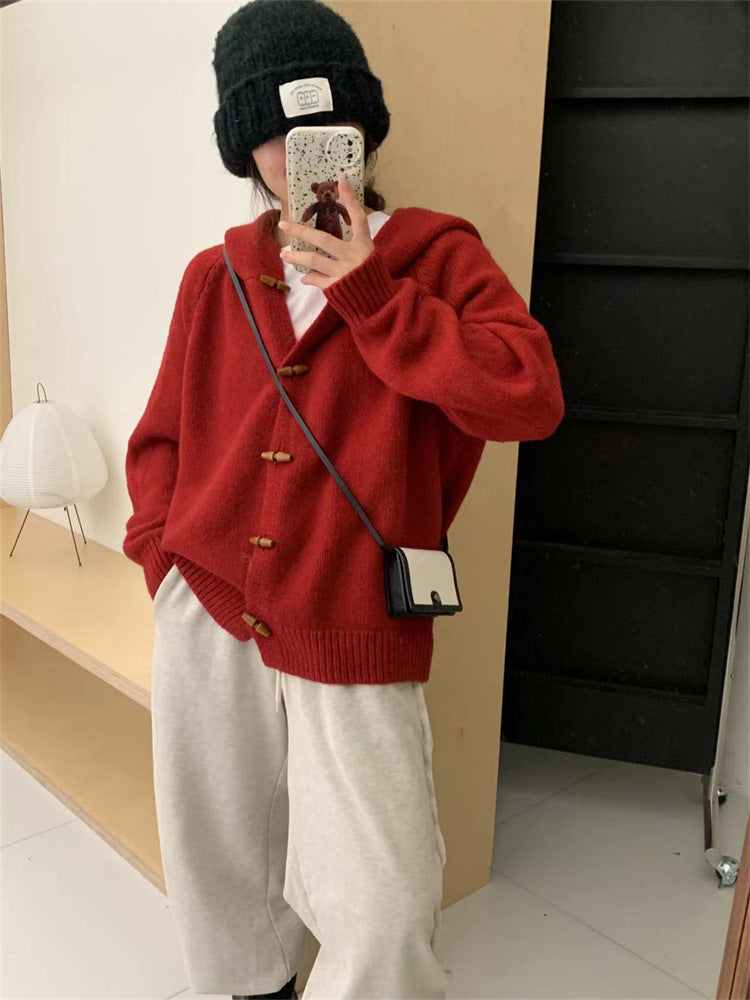 Cardigan confortable pour femmes avec capuche et détails en bouton en bois Chic & Stil