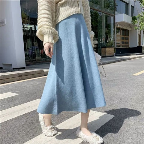 Elegant midi skirt for ladies with a relaxed fit and a decorative textured pattern Lune London