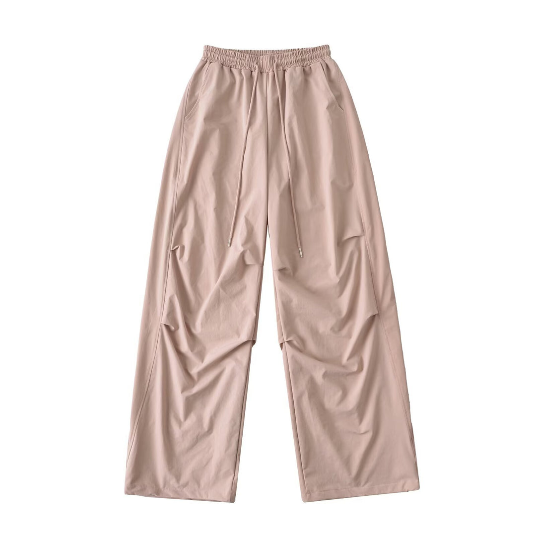 Loose casual pants for women with elastic waist and practical side pockets Lune London