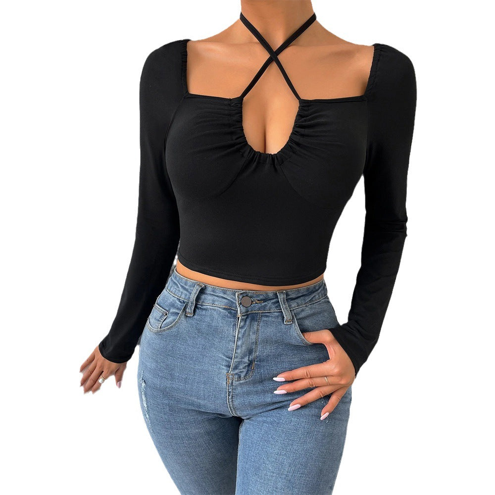 Haut court à manches longues pour femmes avec un design croisé à la mode et des fronces Chic & Stil