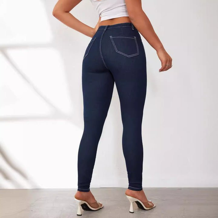 High-waisted leggings hugging the silhouette for women Chic & Stil