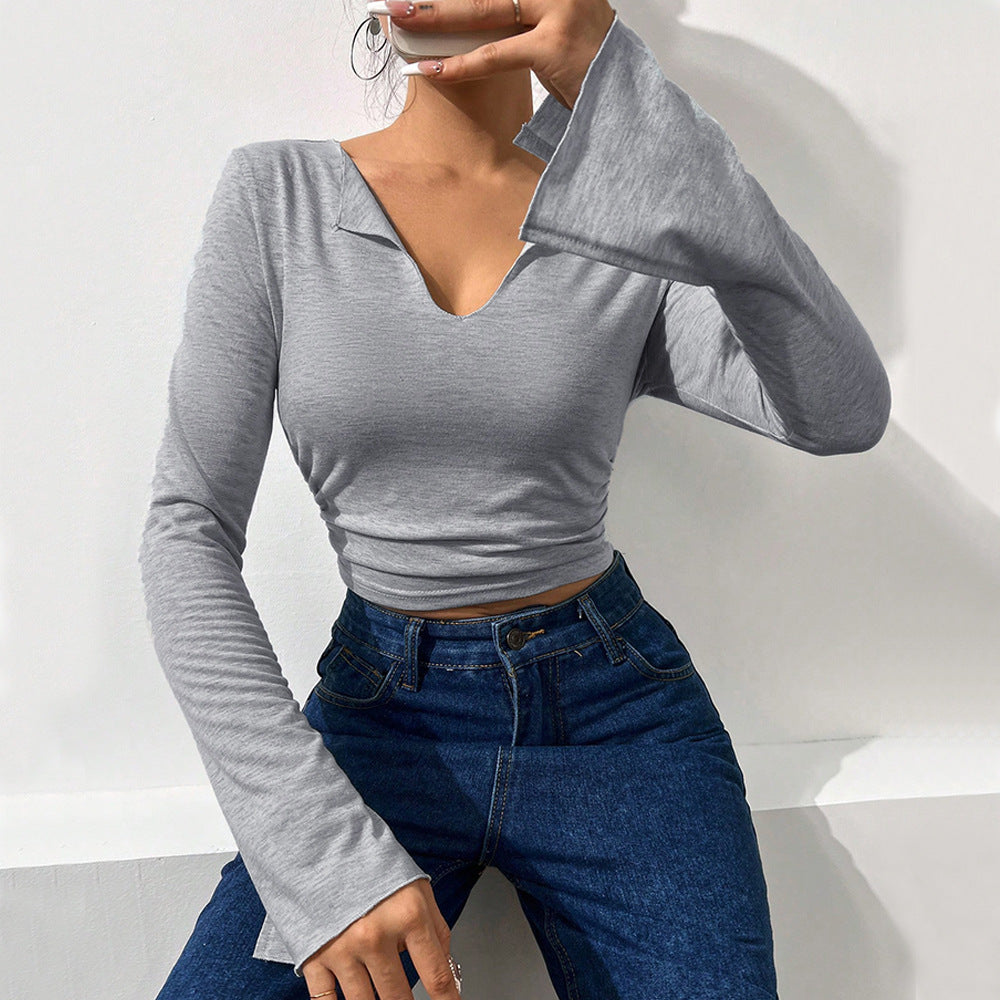 Chemise à manches longues cropped pour femmes avec des manches évasées à la mode et un élégant col en V Chic & Stil
