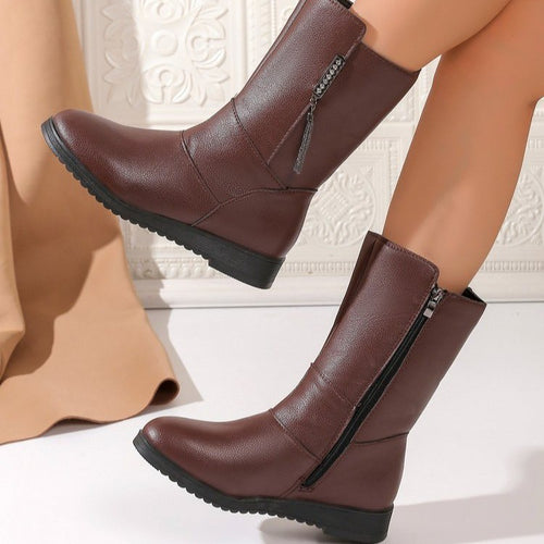 Trendy women's boots with elegant zipper and comfortable sole Amarae