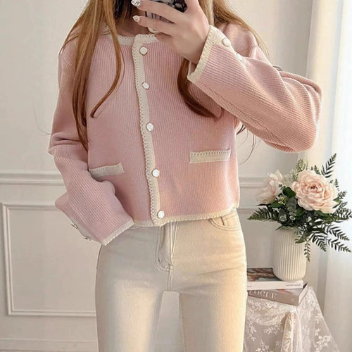 Elegant women's knitted cardigan with mother-of-pearl buttons and pockets Amarae