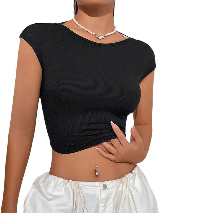 T-shirt court femme avec un design de côtelés harmonieux et un col rond à la mode Chic & Stil