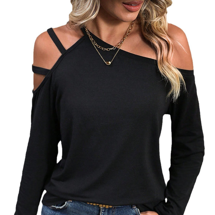 Top féminin avec un design à épaules dénudées et des bretelles à la mode Chic & Stil