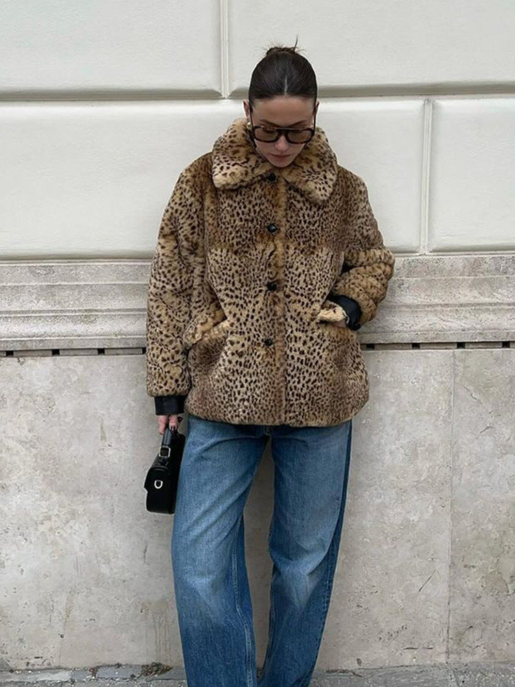 Women's Boxy Short Coat made of Faux Fur with Allover Leopard Print and Foldable Shawl Collar Amarae