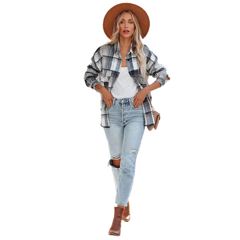 Checked button blouse for women with practical pockets Chic & Stil