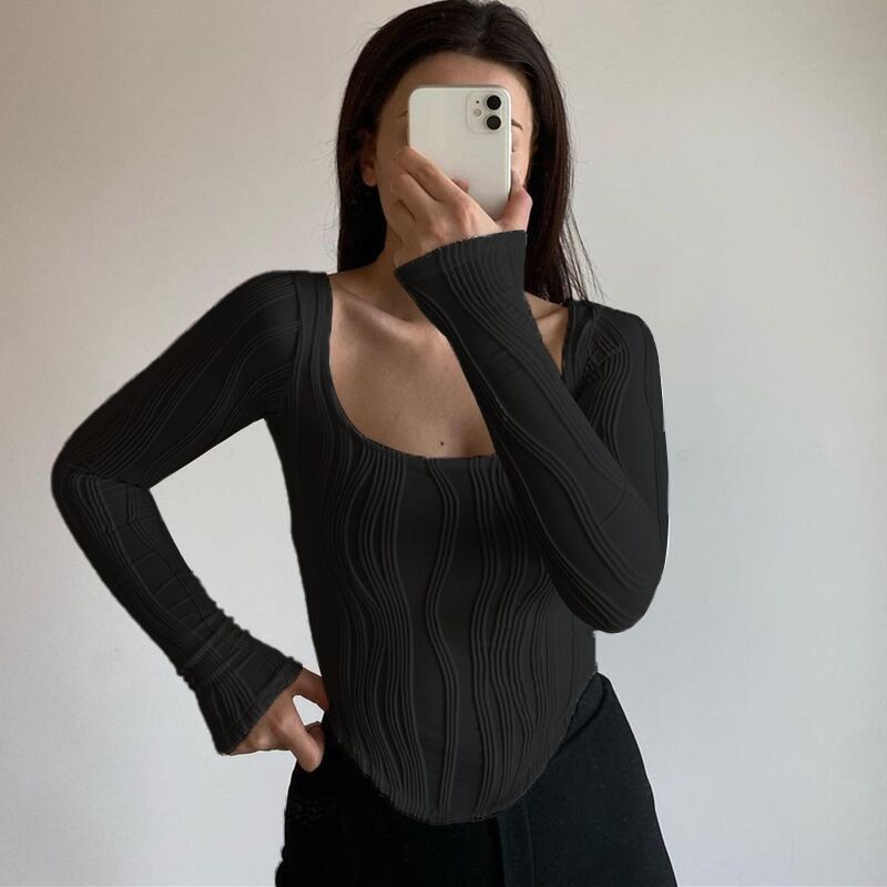 Women Long Sleeve T-Shirt with Chic Wave Pattern