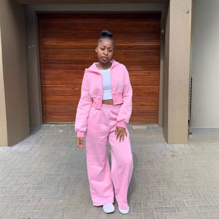 Women leisure jogging set with wide pants and cropped hoodie Lune London