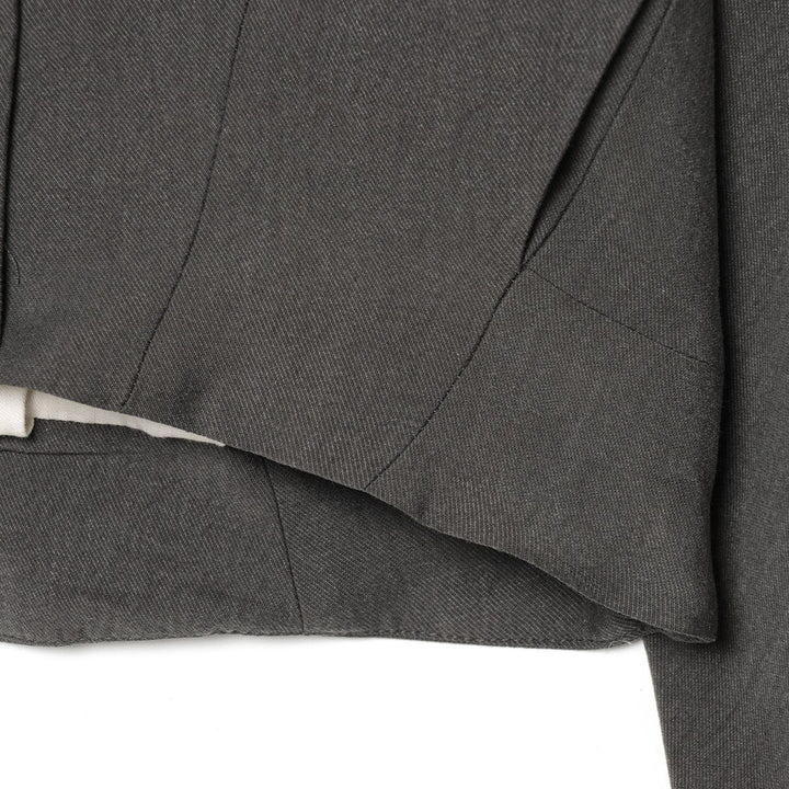 Ladies cropped blazer with boxy silhouette and deep V-neckline Amarae