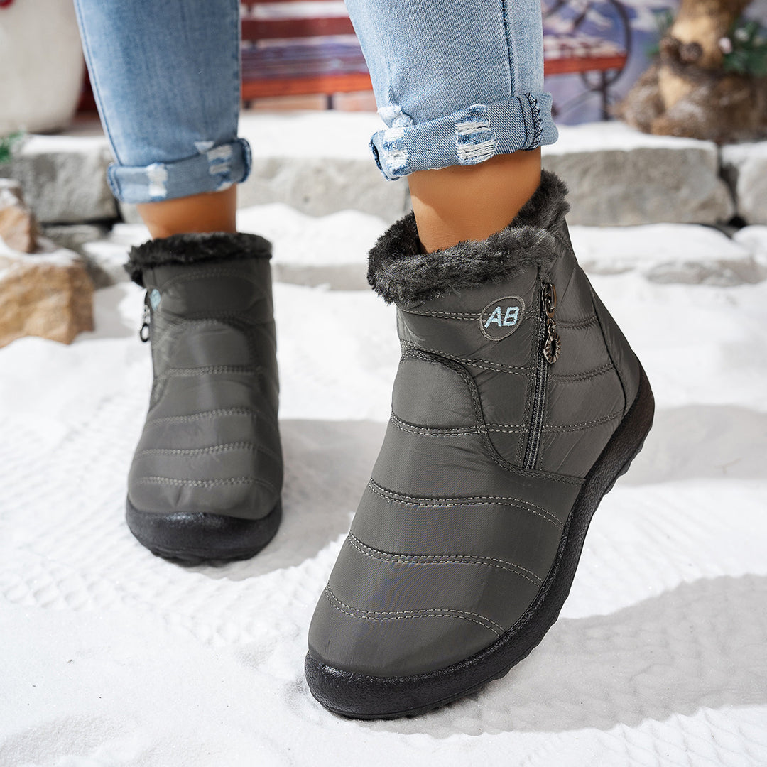 Women's winter boots with practical zip and cozy inner lining Lune London