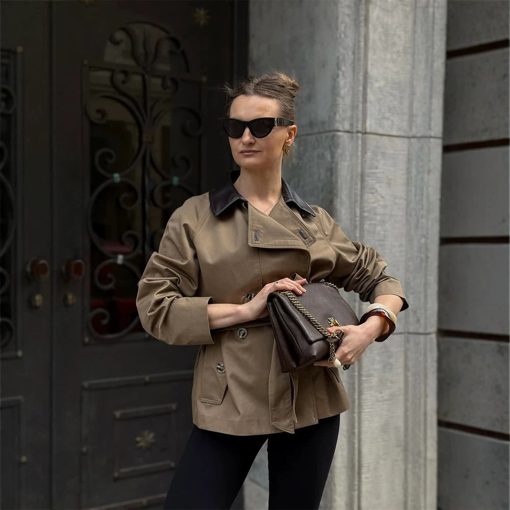 Women's short trench coat with tailored silhouette, tie belt and contrast collar Amarae