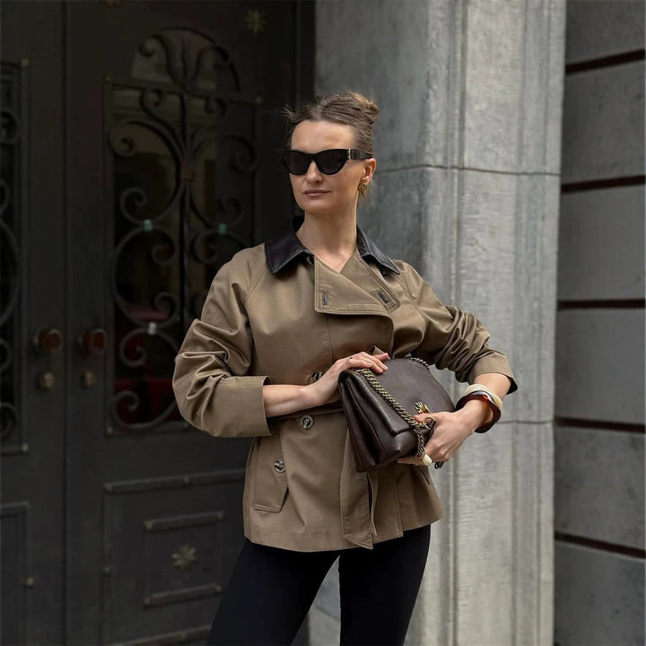 Women's short trench coat with tailored silhouette, tie belt and contrast collar Amarae