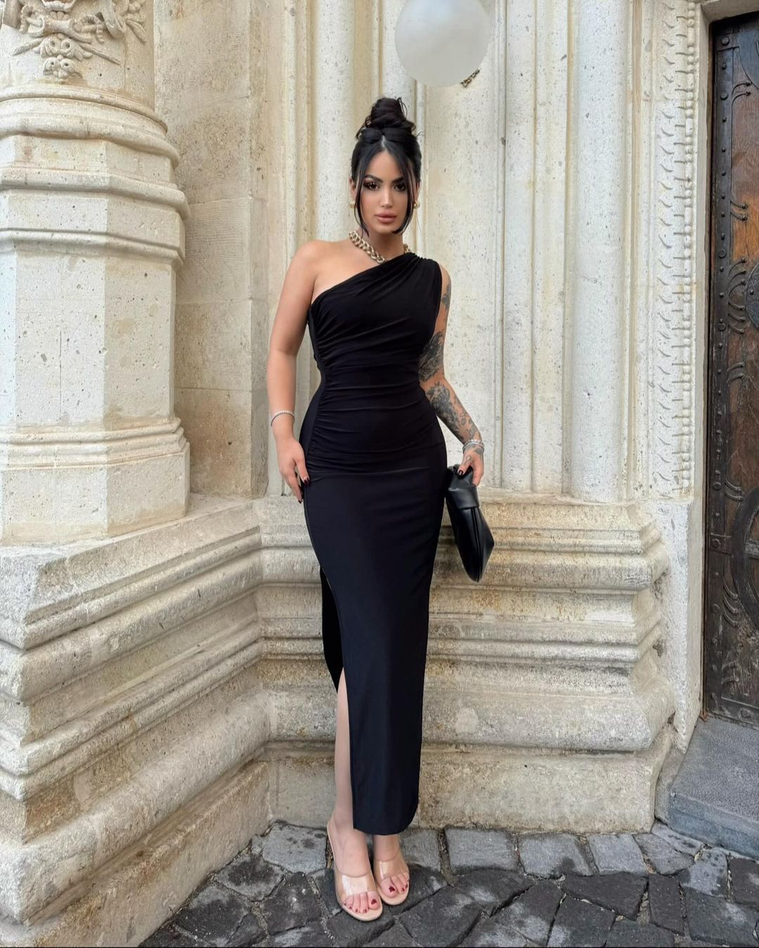 Robe enveloppante élégante pour femme avec design asymétrique et fente haute Chic & Stil