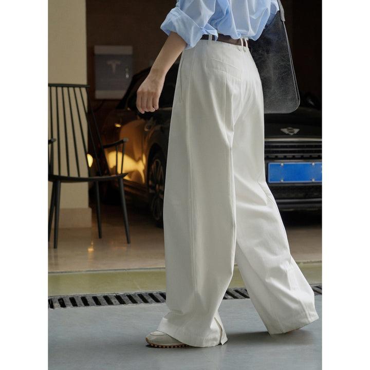 Ladies high-waisted pleated trousers with extra wide leg and side pockets Amarae