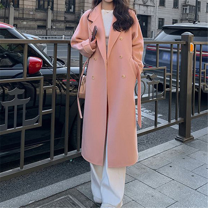 Elegant wool coat for ladies with double-breasted buttons and wide lapels Lune London