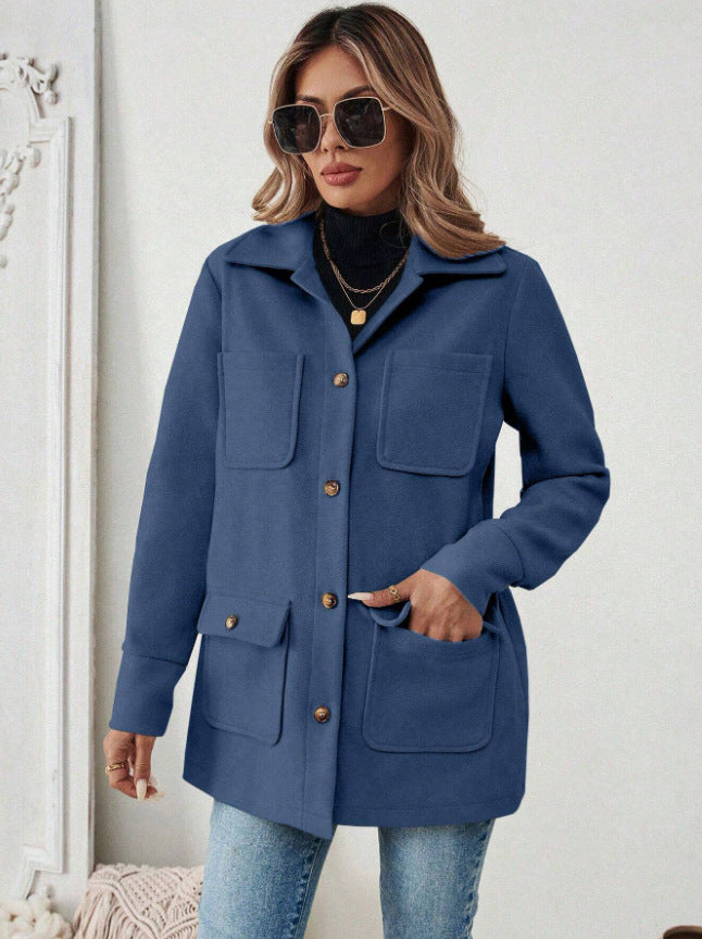 Trendy utility jacket for women with large pockets and golden print Lune London