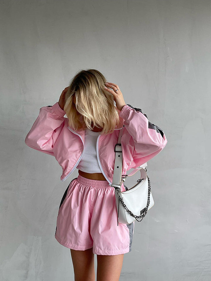 Women's sports set made of functional and breathable material with zipper and elastic waistband Lune London