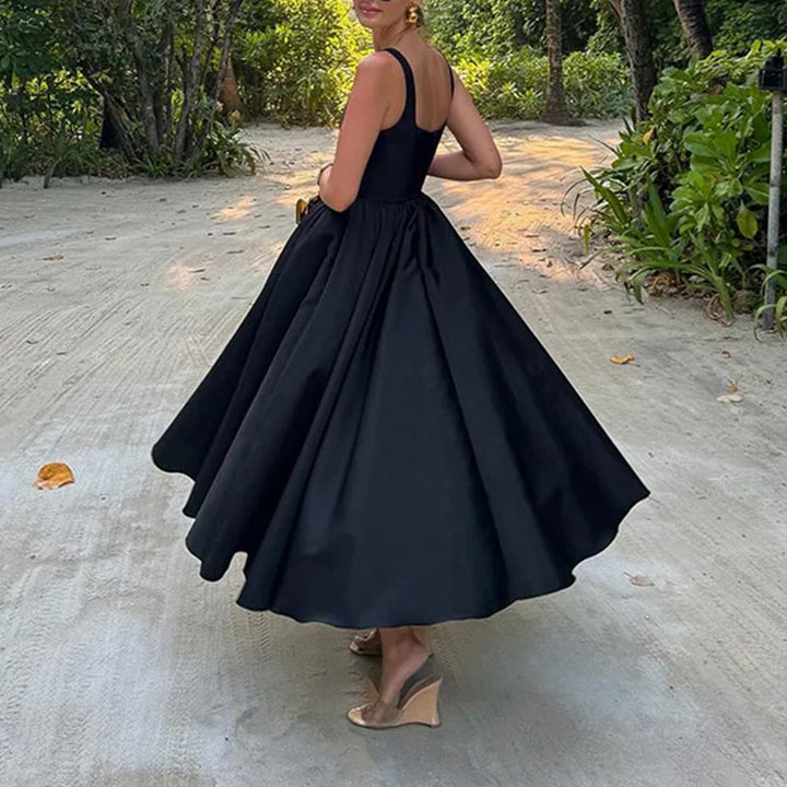 Robe maxi femme avec élégante coupe A et décolleté carré Chic & Stil